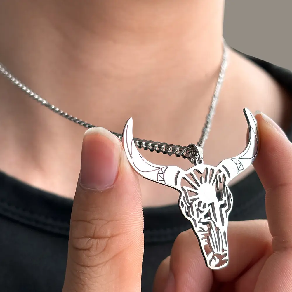 Stainless Steel Hollow Bull Head Necklace, Cowboy Theme Animal Motif Jewelry for Daily Wear