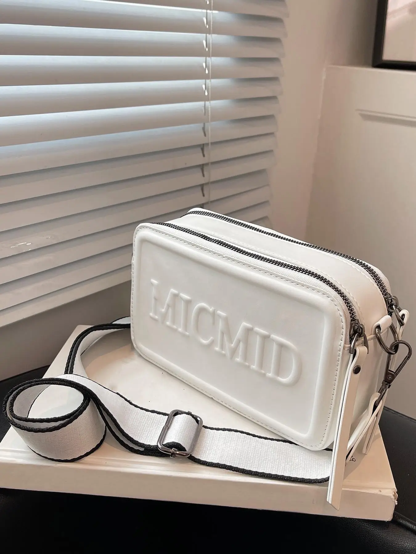 Women's Elegant Letter Embossed Design Shoulder Bag, Trendy Double Zipper Small Square Bag with Adjustable Wide Shoulder Strap, Casual Pu Leather Cros