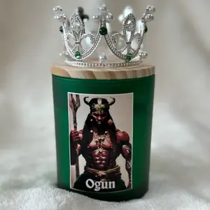 Oggun Candle with Crown Design Featuring Oggun Character and Green Accents