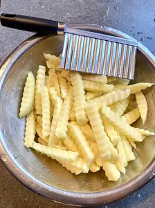 Stainless Steel Crinkle Cutter Knife for Potato, Carrot, and Vegetable Chips - Wavy Chopper & Slicer, Ideal for Kids' Lunches