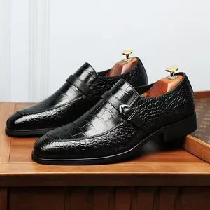 New men's casual shoes, low top style, classic design, suitable as formal work shoes or for everyday wear, versatile for all seasons.