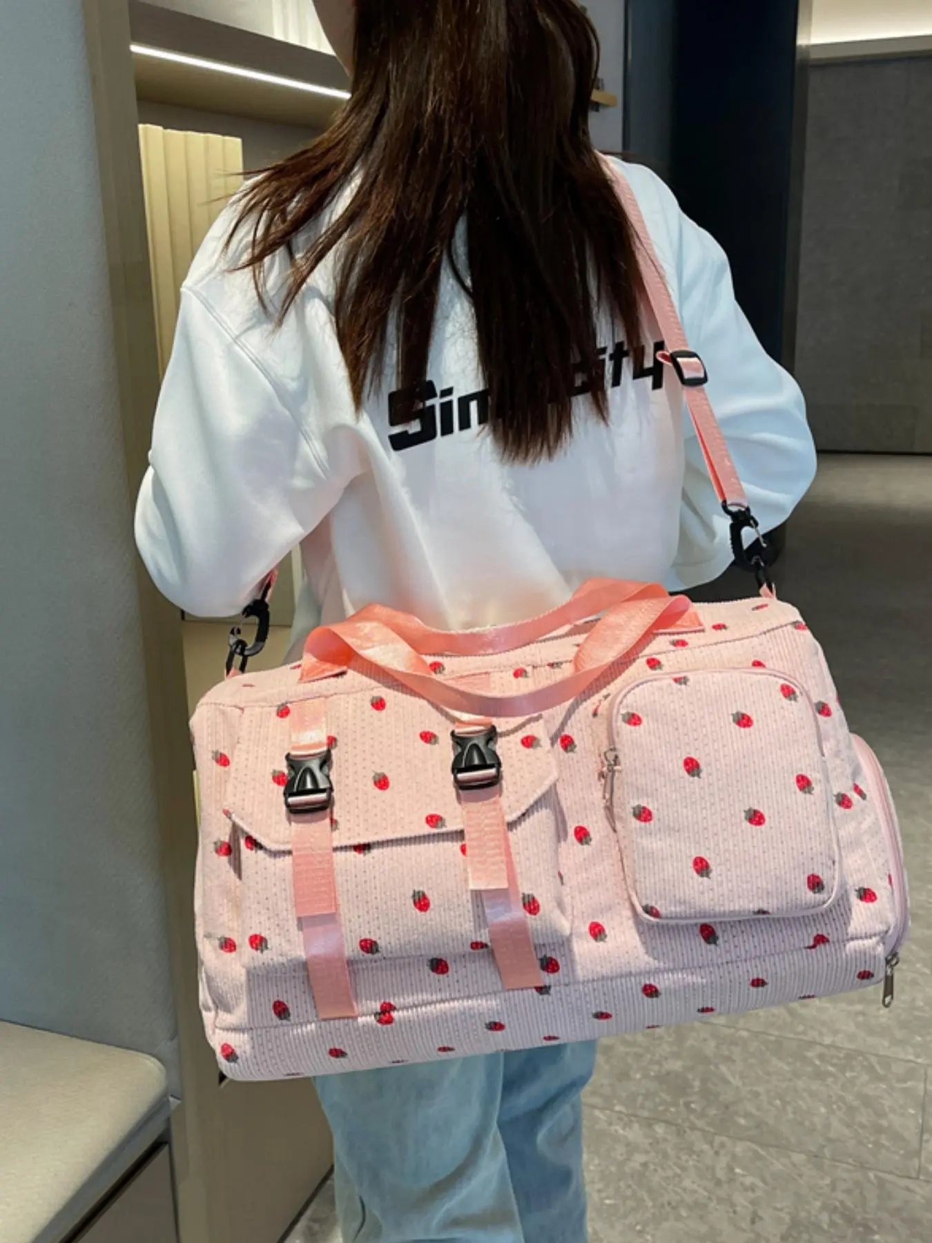 Cute Strawberry Print Large Capacity Lightweight Travel Duffle Bag, Handheld Gym Yoga Bag, Dry Wet Separation Commuter Luggage Organizer, Travel Duffels, Travel Duffel Bags