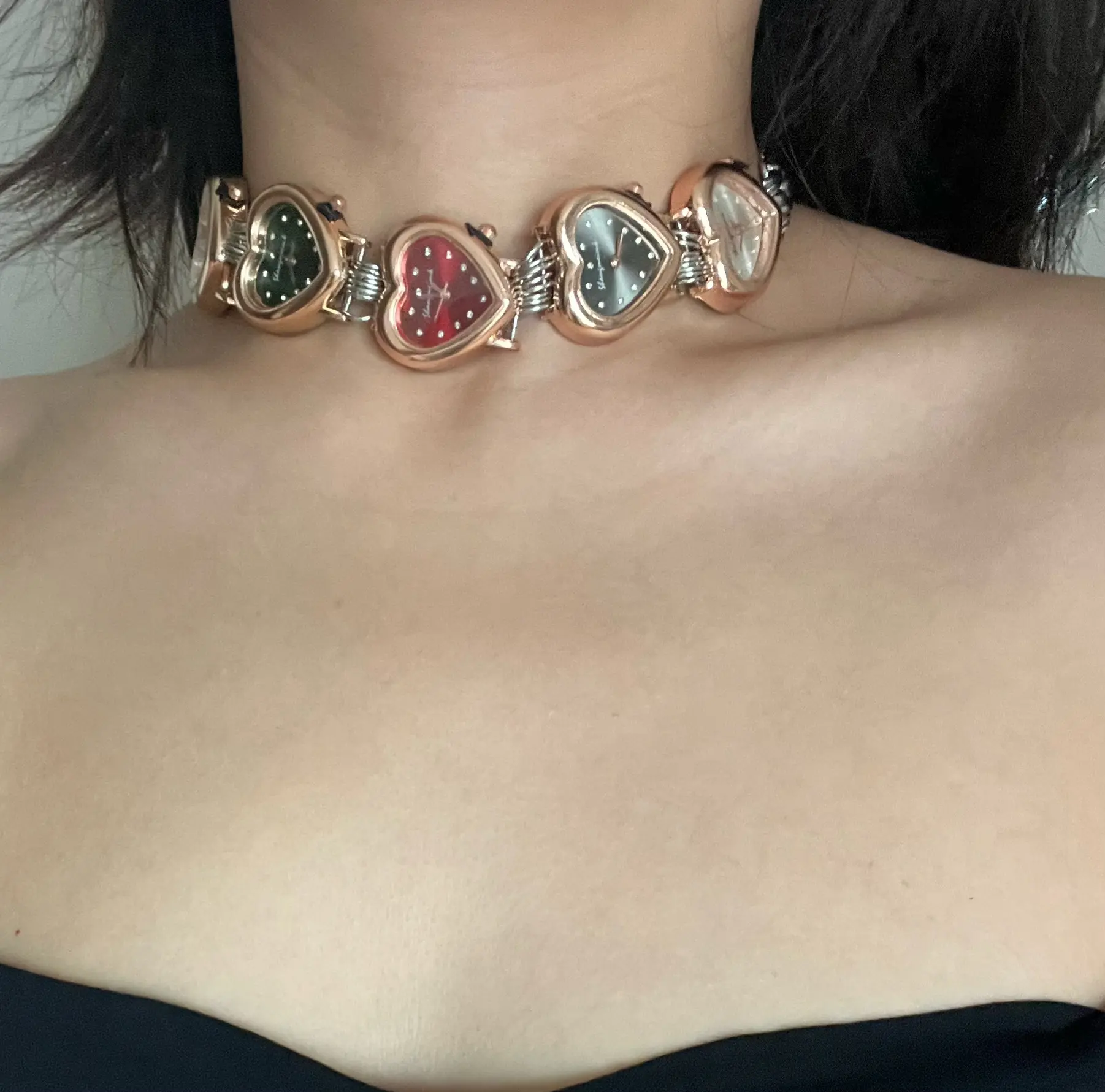 Handmade Vintage Round Watch Necklace meets Y2K Cyberpunk Vibes – Retro Timepiece with Heart Pendant for Women who love bold street style and nostalgic fashion. This eye-catching statement choker blends vintage elegance and futuristic edge