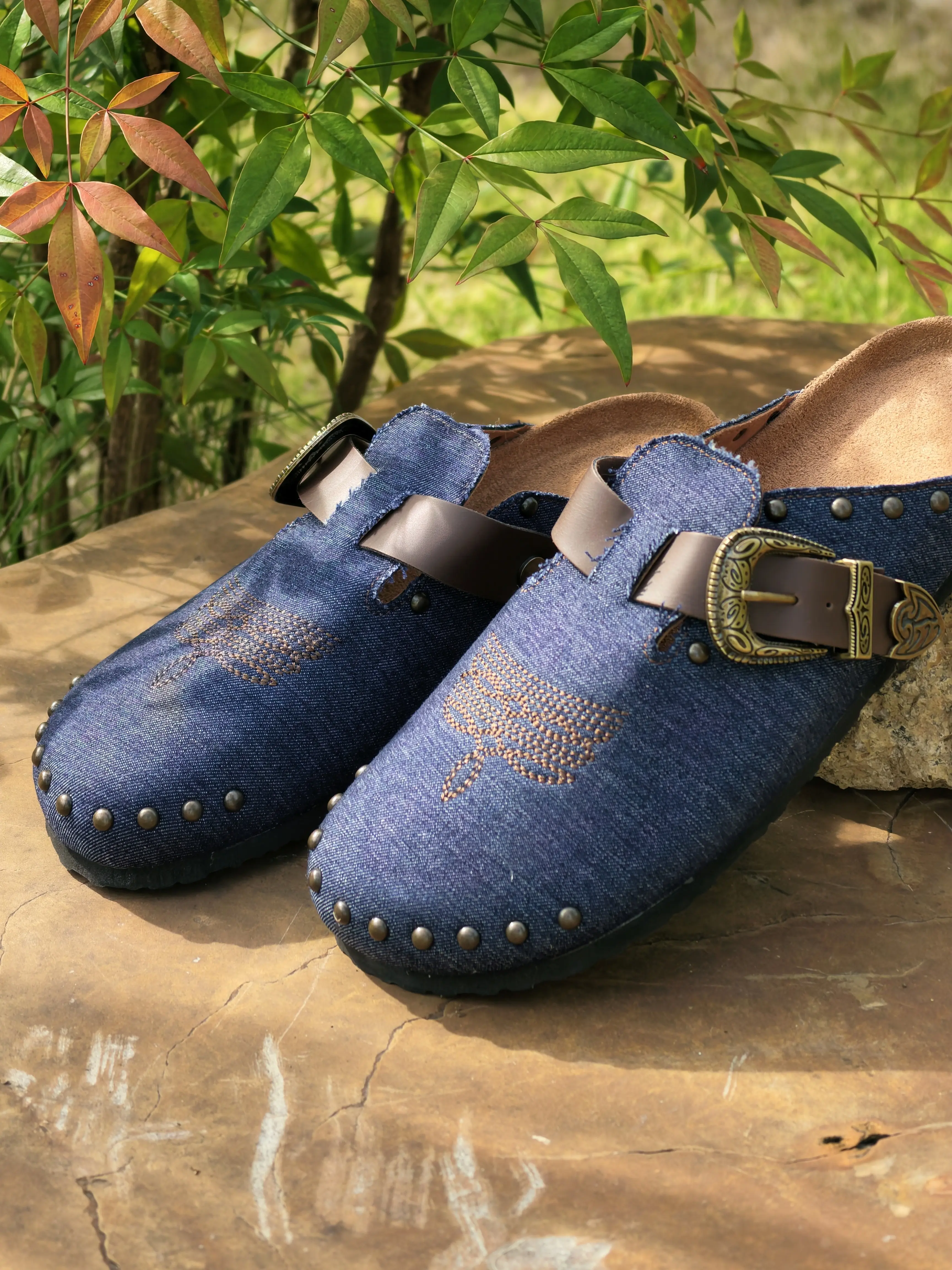 COLEYN Unisex Vintage Denim Western Clogs Mules - Closed Round Toe Cork Footbed Walking Shoes with Adjustable Strap, Buckle Fasten, Wear-Resistant Anti-Slip Soft Sole Casual Walk Cowboy Shoe for Indoor Outdoor Use
