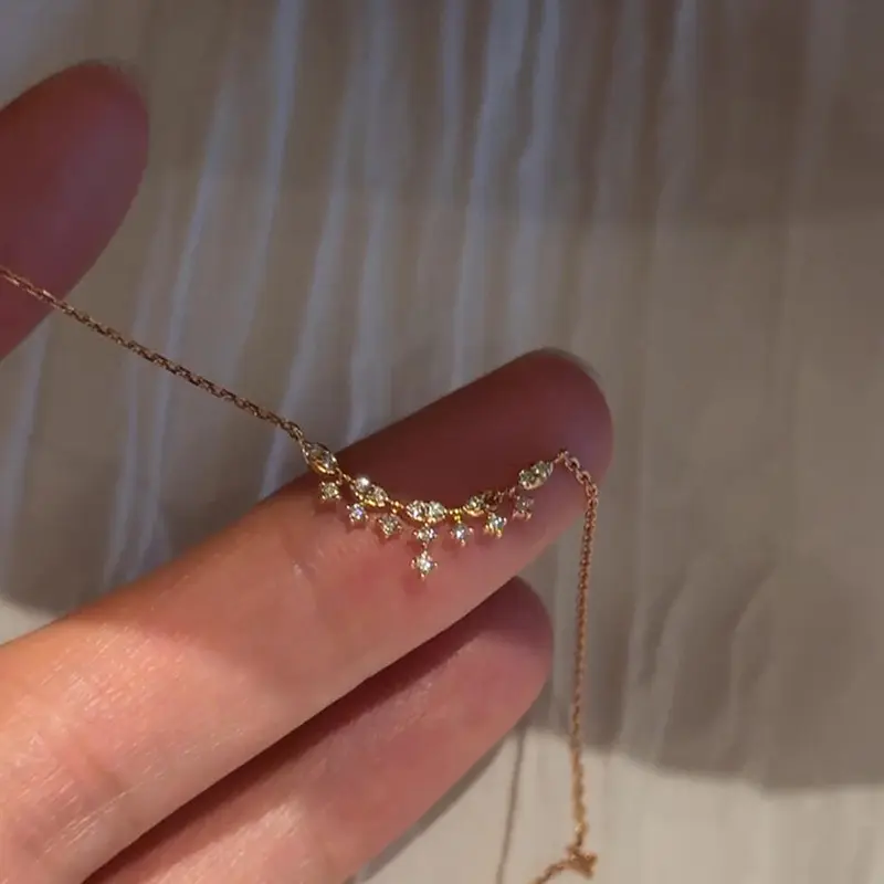 Fine Sparkling Small Diamond Necklace for Women, Vintage Palace Style Starry Sky Necklace, Exquisite and Versatile Choker