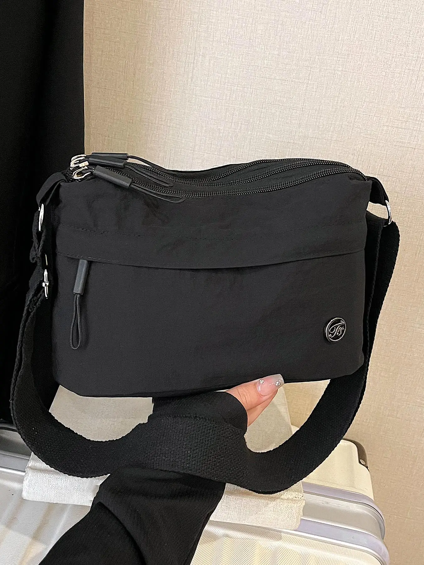 Minimalist casual shoulder messenger bag, lightweight daily commuting bag, multiple compartments for storage multi-color optional suitable for daily travel, shopping, Casual Crossbody Bags, Crossbody Purse, Commuter Crossbody Bag