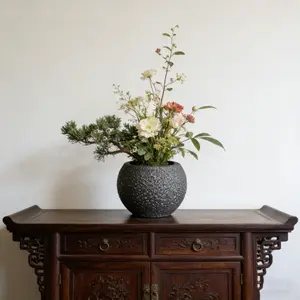 Black Hammered Texture Plastic Garden Planter Matte Finish Modern Home Decor Pots for Plants Succulents Herbs Small Apartment Friendly Lightweight Durable Waterproof Indoor Outdoor Versatile Flower Pot