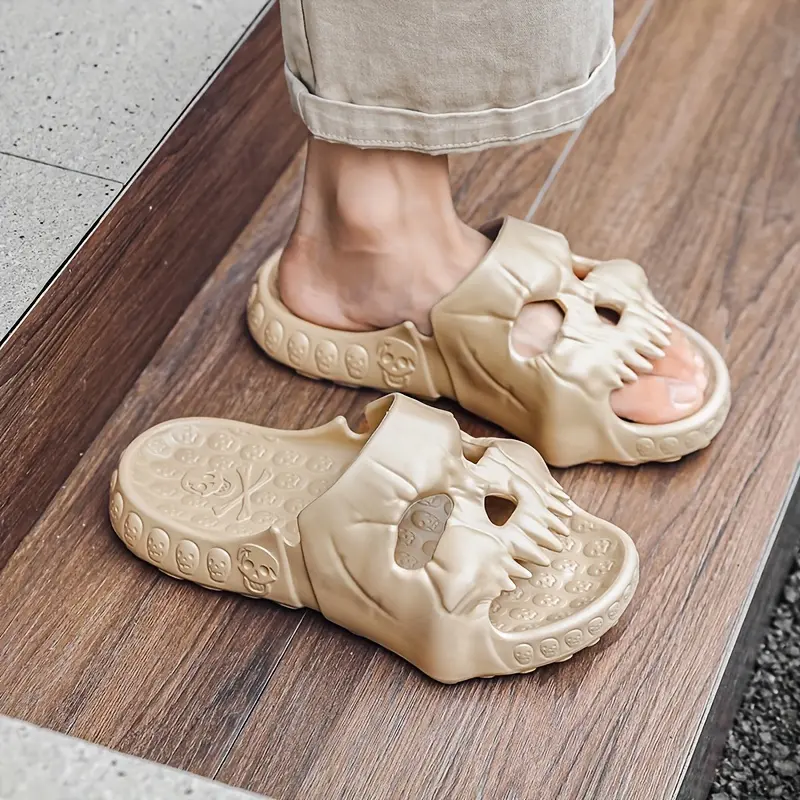 Bdhjydb Men'S Personalized Skull-Bottom Flip-Flops for Summer - Slip-On Anti-Slip Soft-Soled Shoes, Trendy And Quirky Beach Slippers