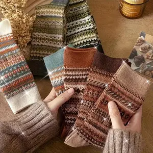 8 Pairs Women’s Retro Geometric Print Mid-Calf Socks, Comfortable & Versatile for All Outfits