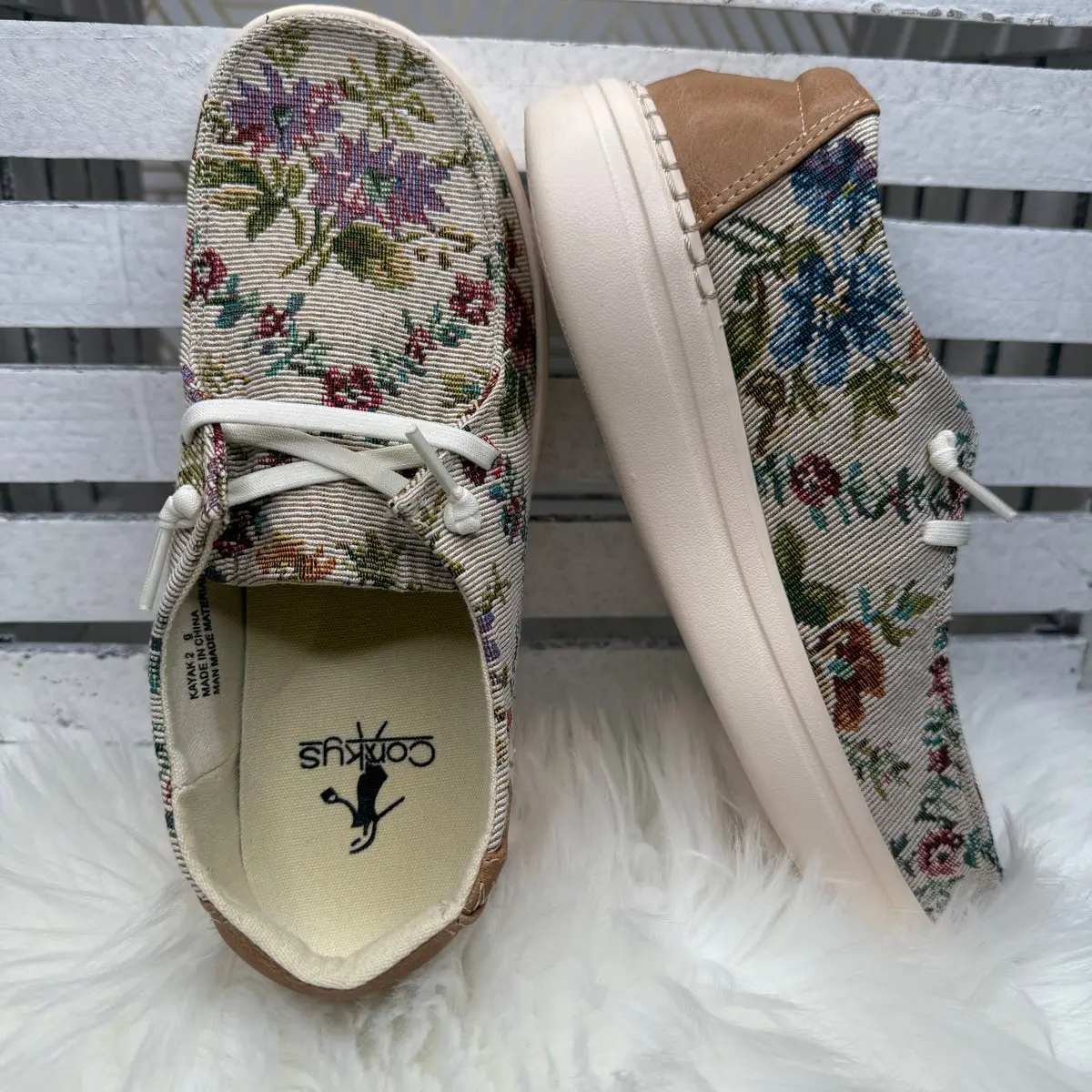 SAND BROCADE FLORAL KAYAK SHOE