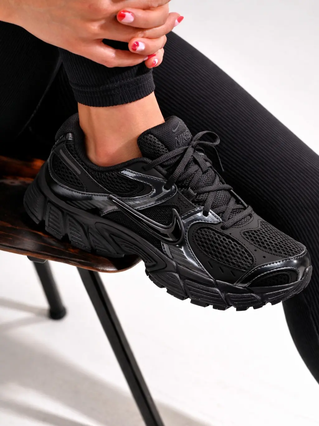 Nike V5 RNR Black Anthracite Women's Fashion Sneaker New Nike V5 RNR Black Anthracite Women's Fashion Sneaker New