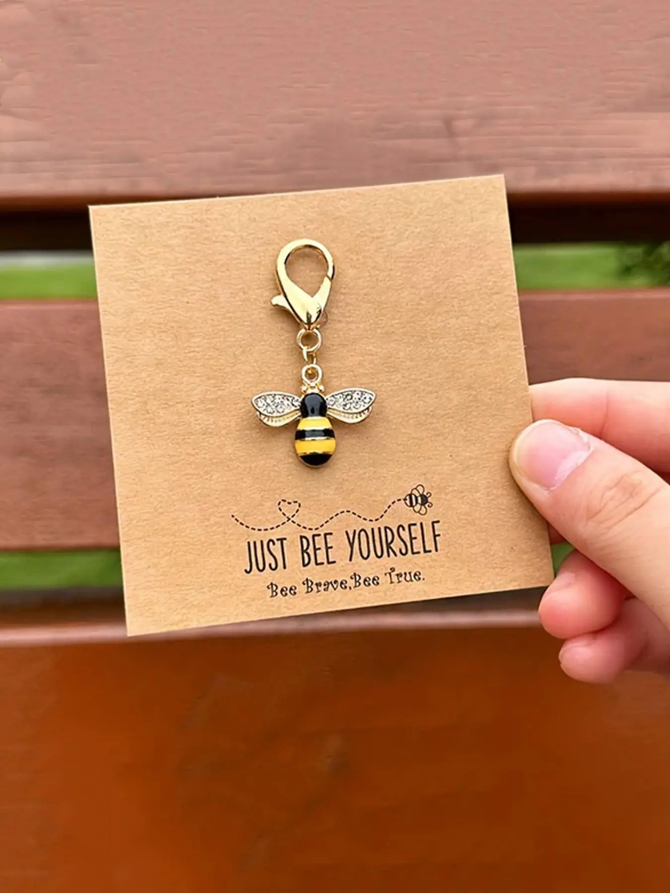 Cute Bee Design Keychain with Greeting Card, Novelty Metal Keychain for Women & Men, Rhinestone Decor Keychain for Car Keys, Key Ring, Fashion Keychai