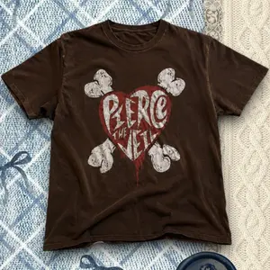Gildan Men's Brown T-shirt, Pierce The Veil Heart Bone Graphic Tee, Pierce The Veil Heart Graphic Tee, Vintage Emo Band Shirt, Alternative Rock T Shirt, Y2K Gothic Streetwear, Unisex Music Gift Menswear Cotton