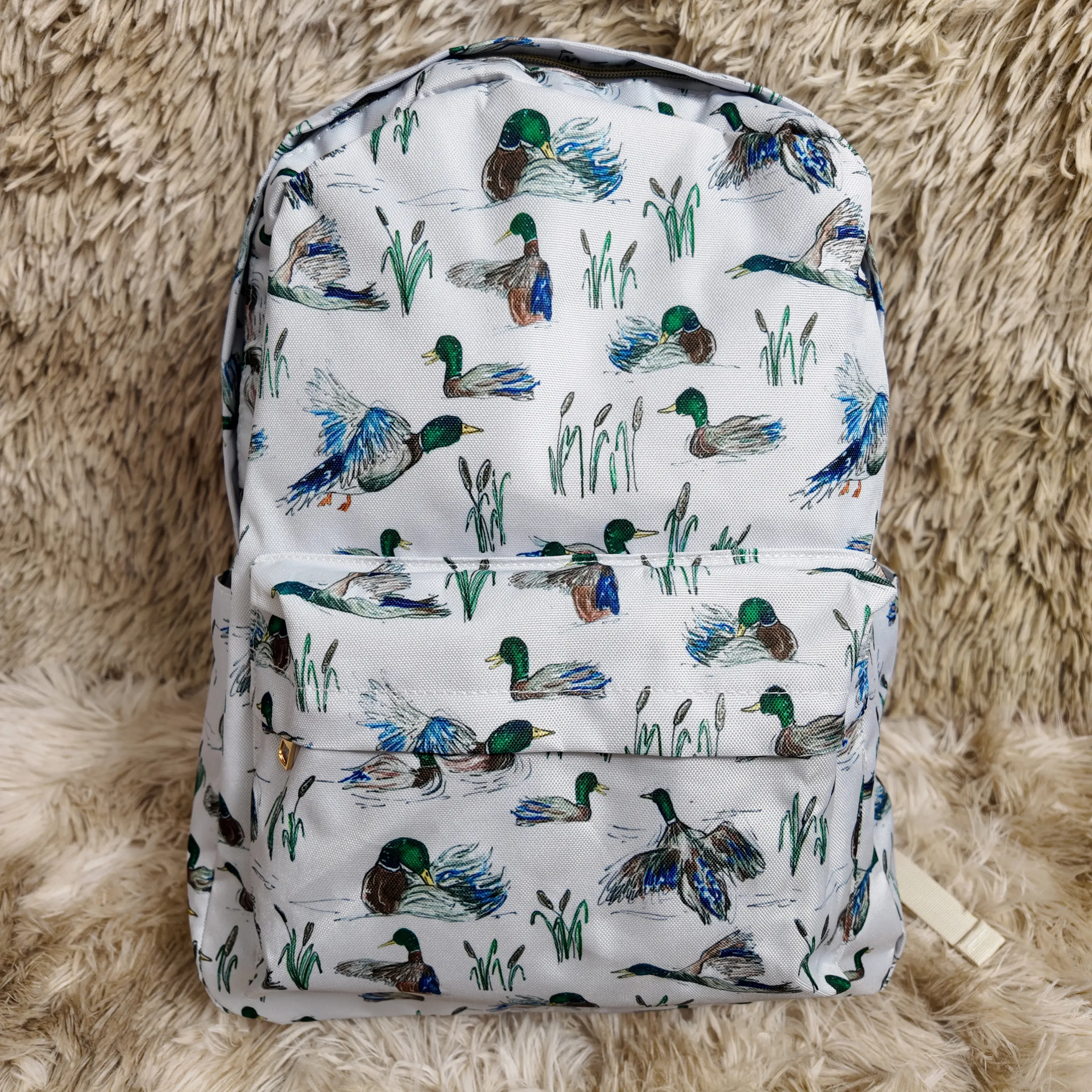 Boys' Cartoon Daffy Duck Graphic Hunting Canvas Backpack - Zip-Closure, 5-6/6-7/8-9 Years Elementary School Back to School Haul Book Bag with Spacious Book Storage, Cute Campus Accessory