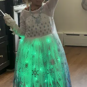 UPORPOR White Light-Up Princess Dress for Girls 100+ LED Modes Music Sync Christmas Halloween Ice Princess Costume with Accessories, Ages 3-9, No Battery Included