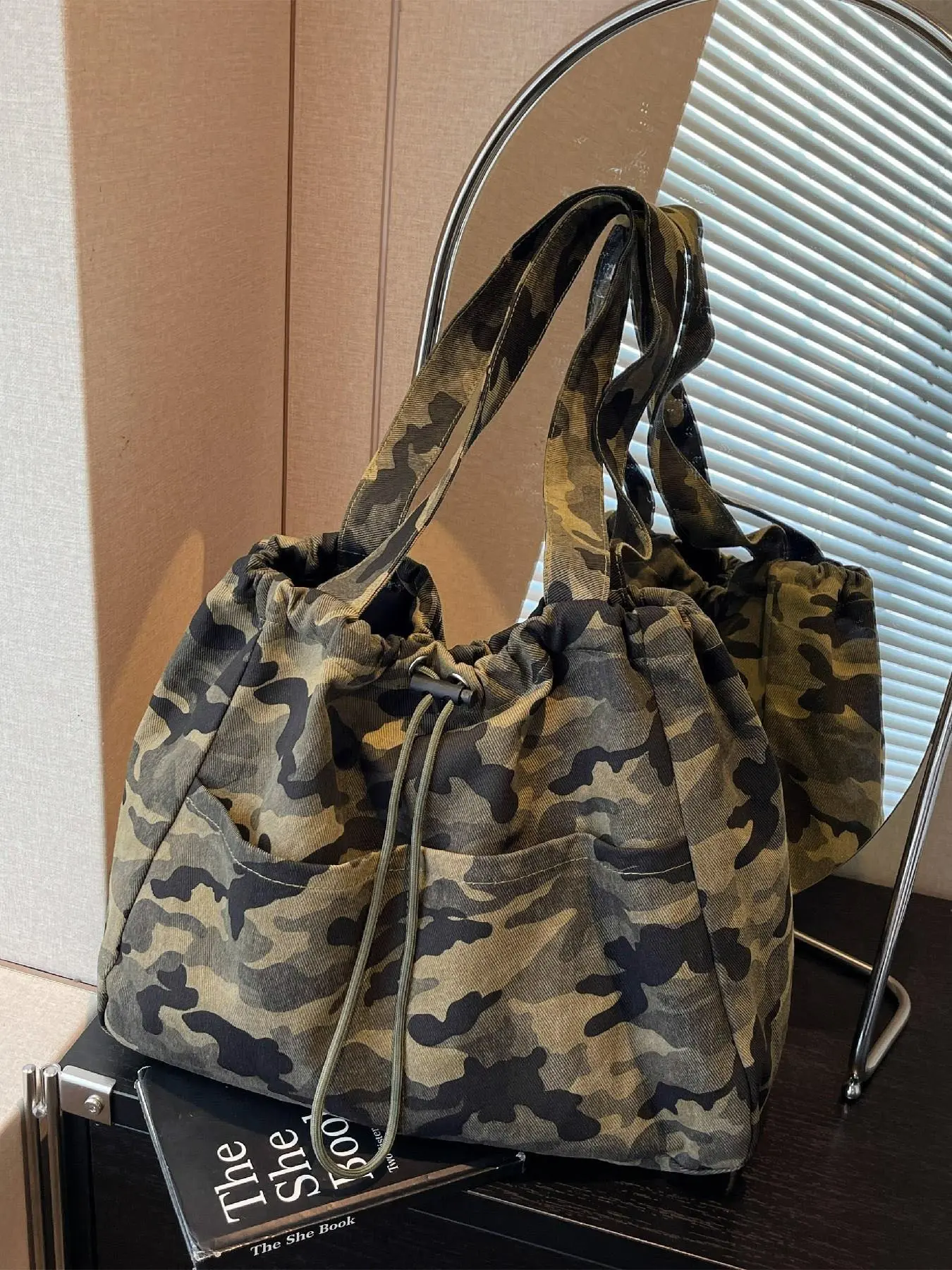 Vintage Camouflage Drawstring Tote Bag, Large Capacity Multi-Pocket Versatile Shoulder Bag, Casual Fashion Bag, Women's Casual Crossbody Bag for Daily Use