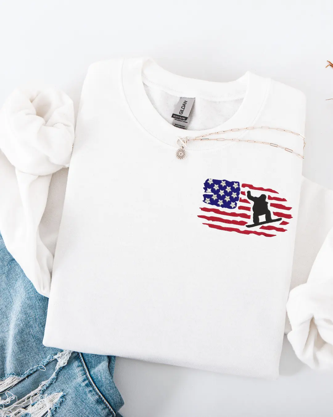 Embroidered snowboarder sweatshirt, snowboarding Gift, snowboarding Sweatshirt, snowboard lover Gift, American Flag Sweatshirt, snowboarder Flag Sweatshirt