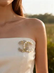 Two-Letter Brooch with Pearl Fashion, Joker Exposure-Proof Design, Perfect for Spring Season, Stylish Accessory for Women