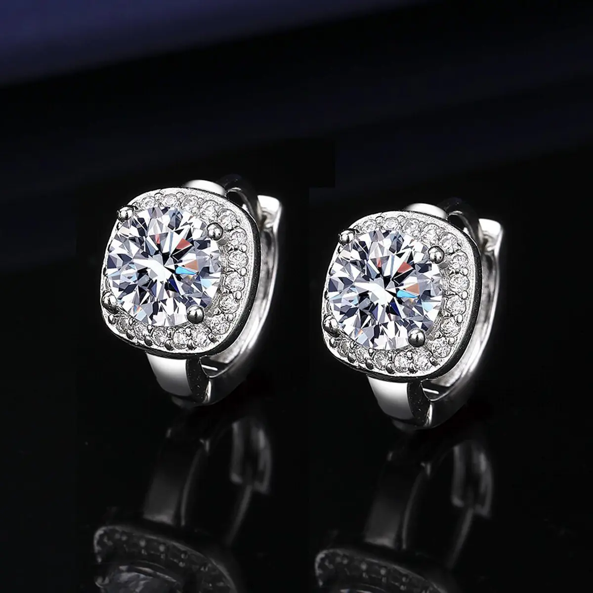 Ladies' cubic zirconia circular earrings, one carat personalized ear buckle earrings, suitable for ladies' anniversary birthday gift earrings
