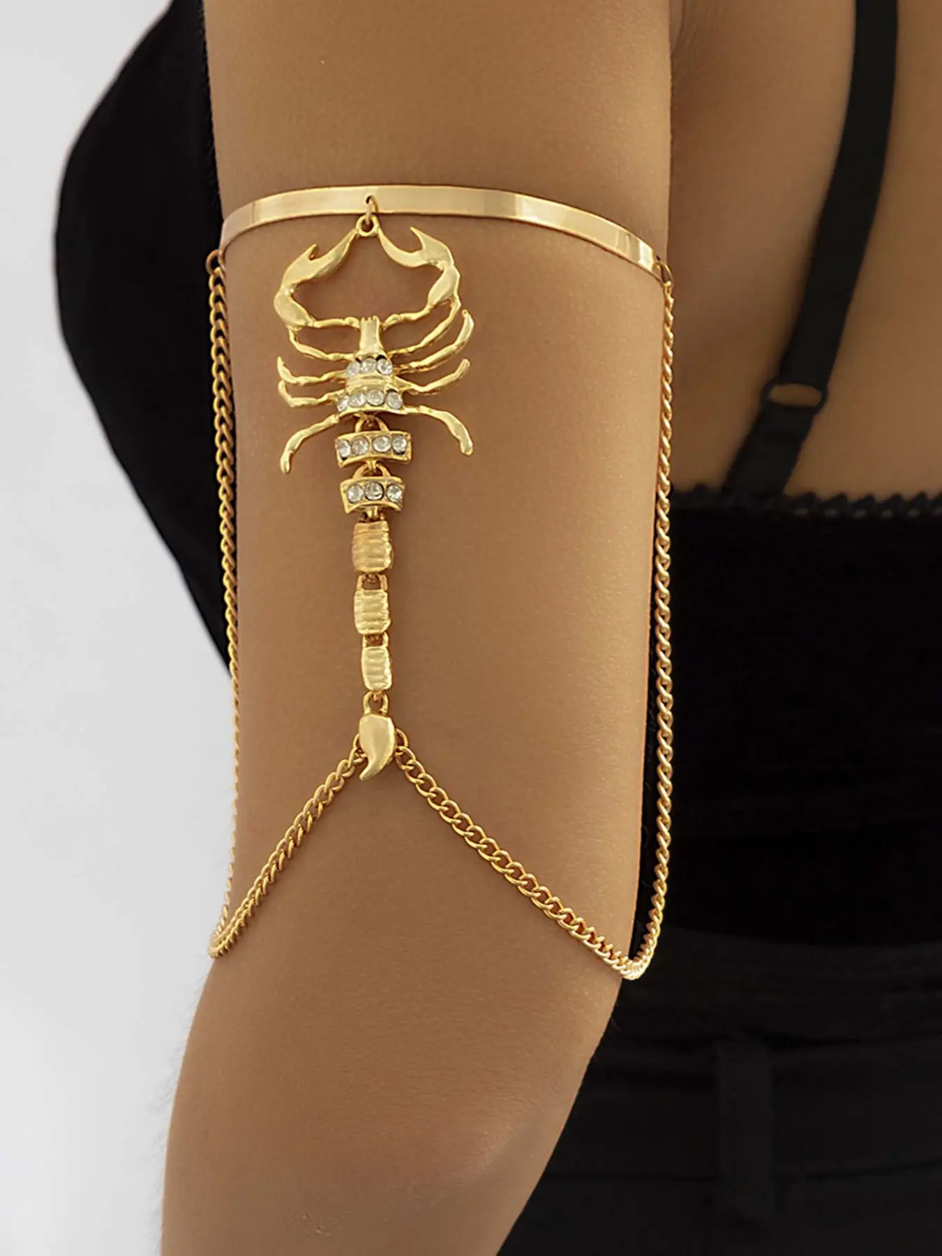 Gold Scorpion Upper Arm Cuff Bracelet, Fashion Cool Accessories, Rhinestone Statement Arm Chain with Scorpion Charm, Gothic Style Arm Jewelry for Women, Perfect for Festivals, Parties & Special Occasions, Bold Gold Arm Accessory