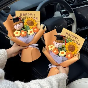 Handmade Knitted Sunflower Graduation Doll Bouquet, Cute Crafted Wool Flowers, Perfect Gift for Friends' Birthdays & Graduations