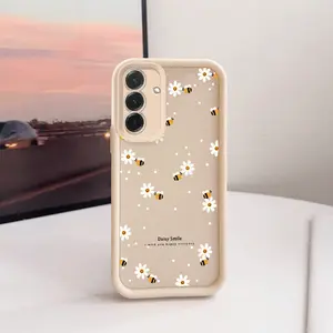 Daisy Little Bee Phone Case Suitable for Samsung Galaxy A05 A05S A06 A07 A12 A13 A14 A15 A16 5G A17 A21S A22 A23 A24 A25 A26 A32 A33 A34 A35 A36 A52 A53 A54 A55 A56 S21 Ultra S22 Plus S23+ S24 FE S25 Edge Anti-Drop Full Cover Black Phone Case Simple
