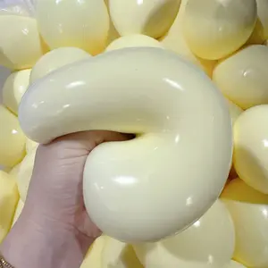 Super soft, slow-rebound, stress-relieving toy with a squishy design. Warm and adorable shape, smooth surface. Relieves anxiety, soothes emotions, perfect for leisure and entertainment, a creative toy, and a stress-relieving item for the office or study.