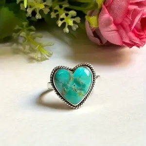 Bohemian-style synthetic turquoise ring, featuring a romantic heart-shaped design with handcrafted border inlay craftsmanship. This free-spirited and romantic accessory combines a gentle and rustic feel, perfect for daily commuting and as a gift for her.