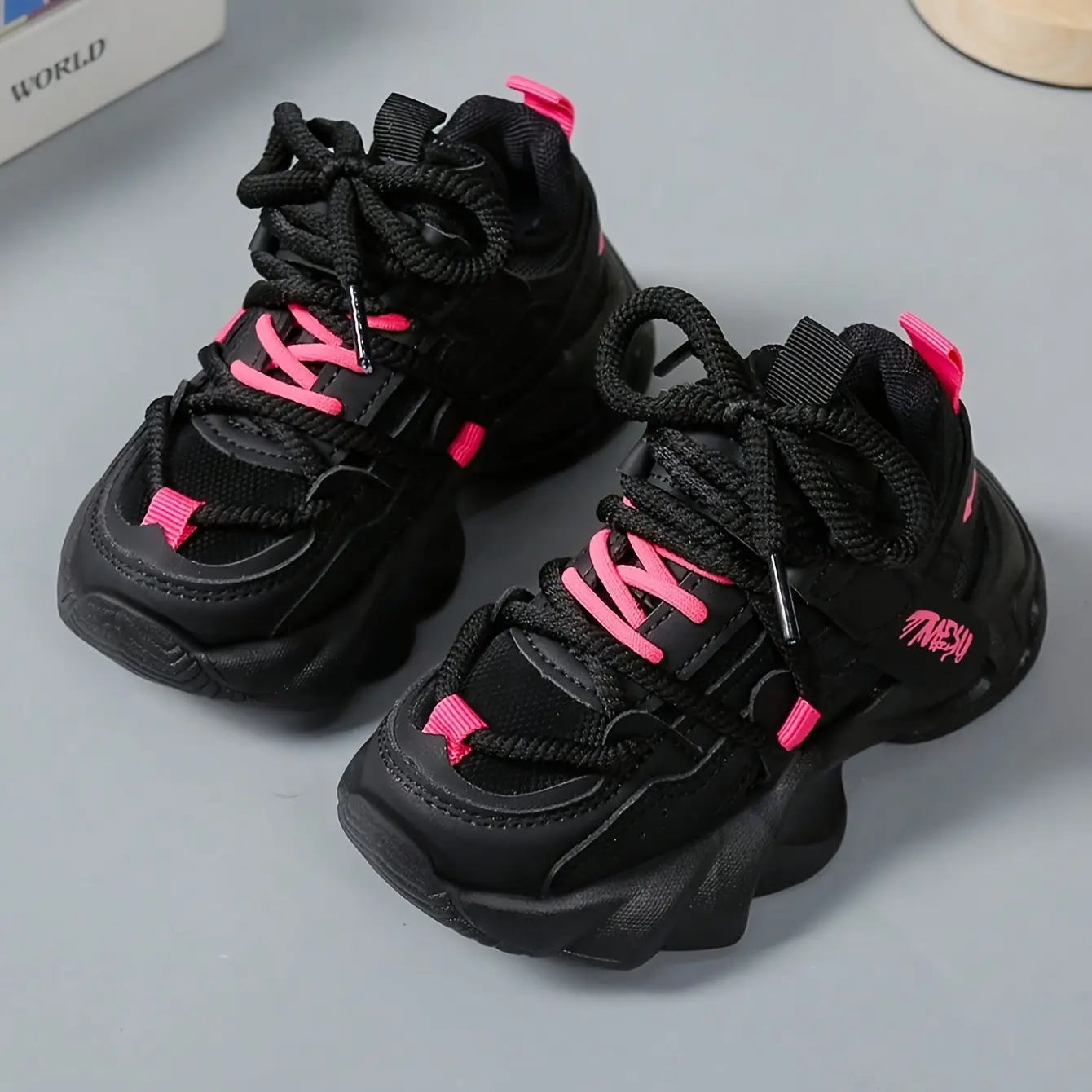 Girls' Low-Top PU Sneaker Trainers, Black & Pink Colorblock, Lightweight with Breathable Lining, Comfortable Fit for 4-12Y Toddlers, Child Sized Trainers, Ideal for School & Sports Gifts, Age-Tagged Trainers, Toddler Size Trainers