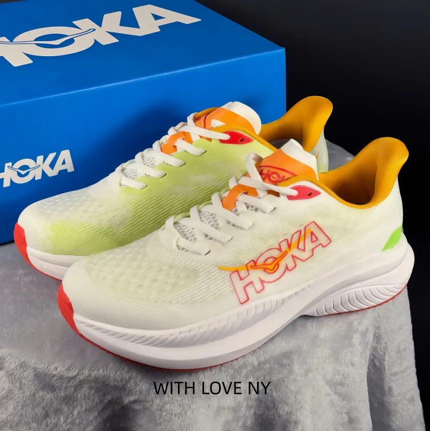 Breathable engineered mesh upper delivers great airflow, keeps feet dry and cool during long runs and daily workouts