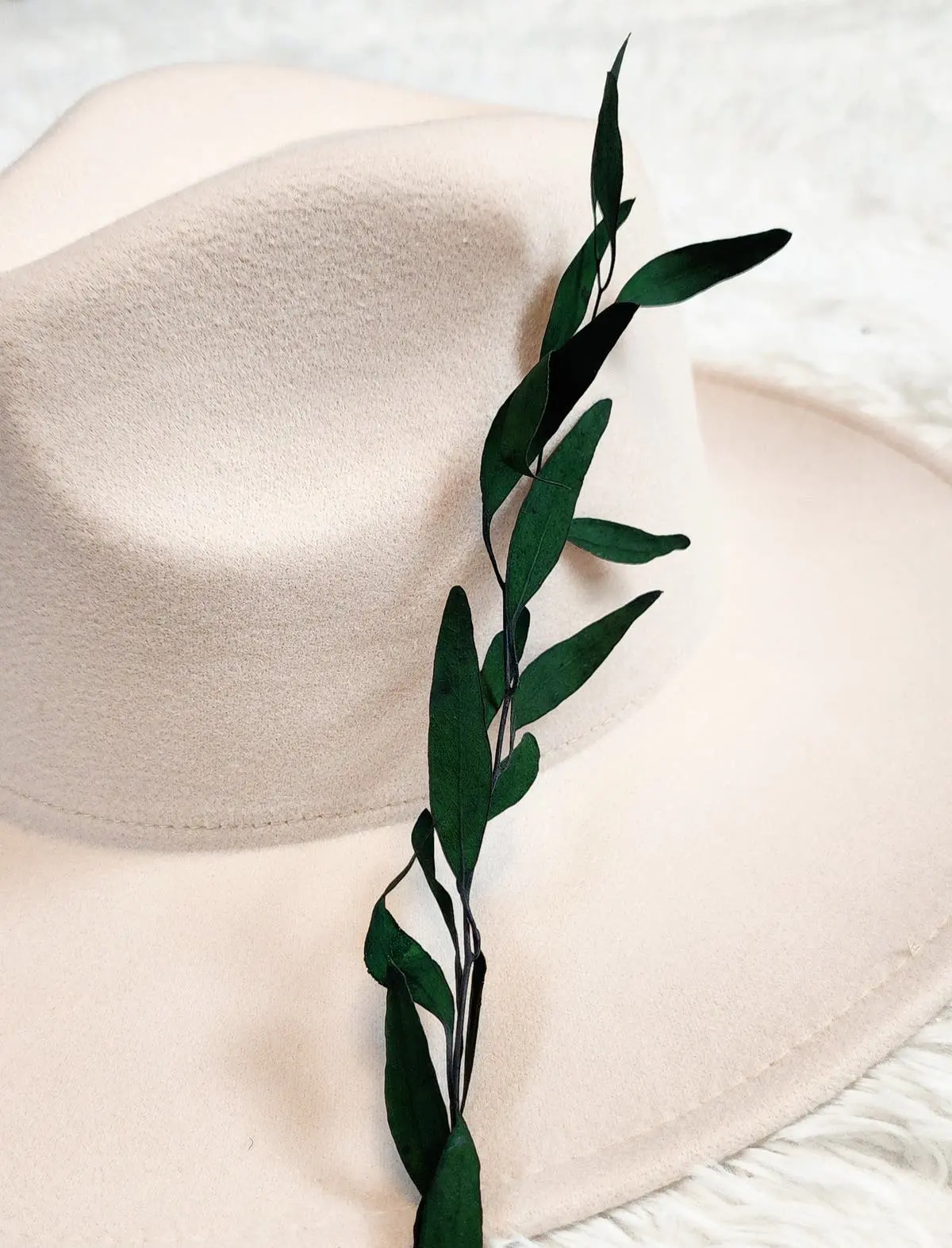 Green Wood Leaf Centerpiece