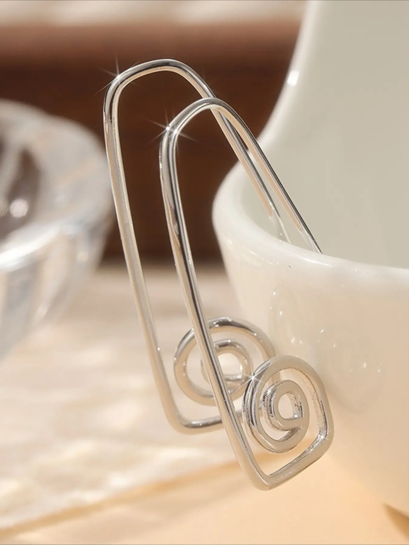 1 Pair of Classic and Simple Style Spiral Design Geometric Earrings, Hoop Shape Earrings, Creative Earrings for Women's Daily Parties, Holiday Jewelry Gifts, Elegant Minimalist Earrings
