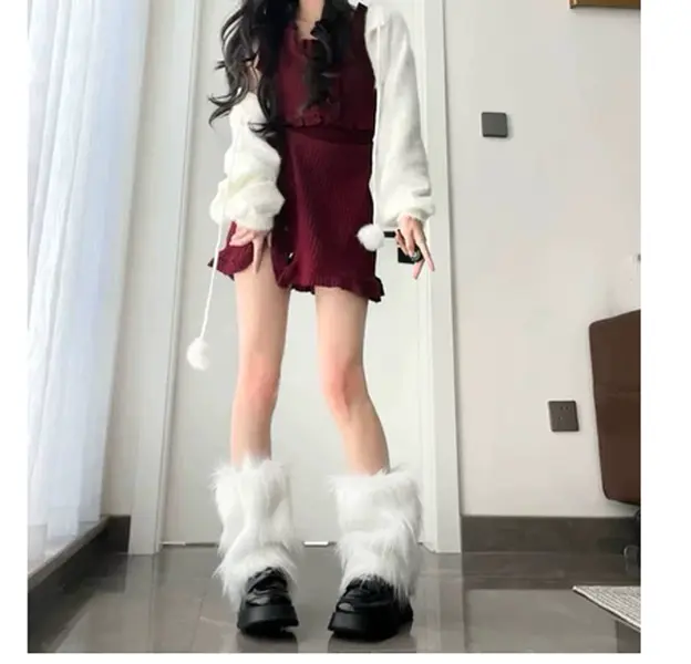 Kawaii Fluffy Faux Fur Leg Warmers with Adjustable Straps, Y2K Aesthetic Fuzzy Boot Cuffs, Winter Plush Leg Sleeves for Anime Cosplay Party Outfits