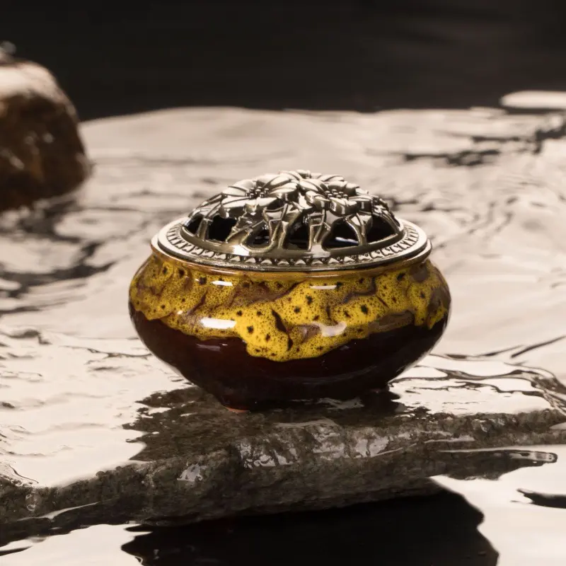 Kiln-turned amber-yellow incense burner 