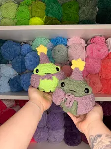 Crochet Wizard Frogs