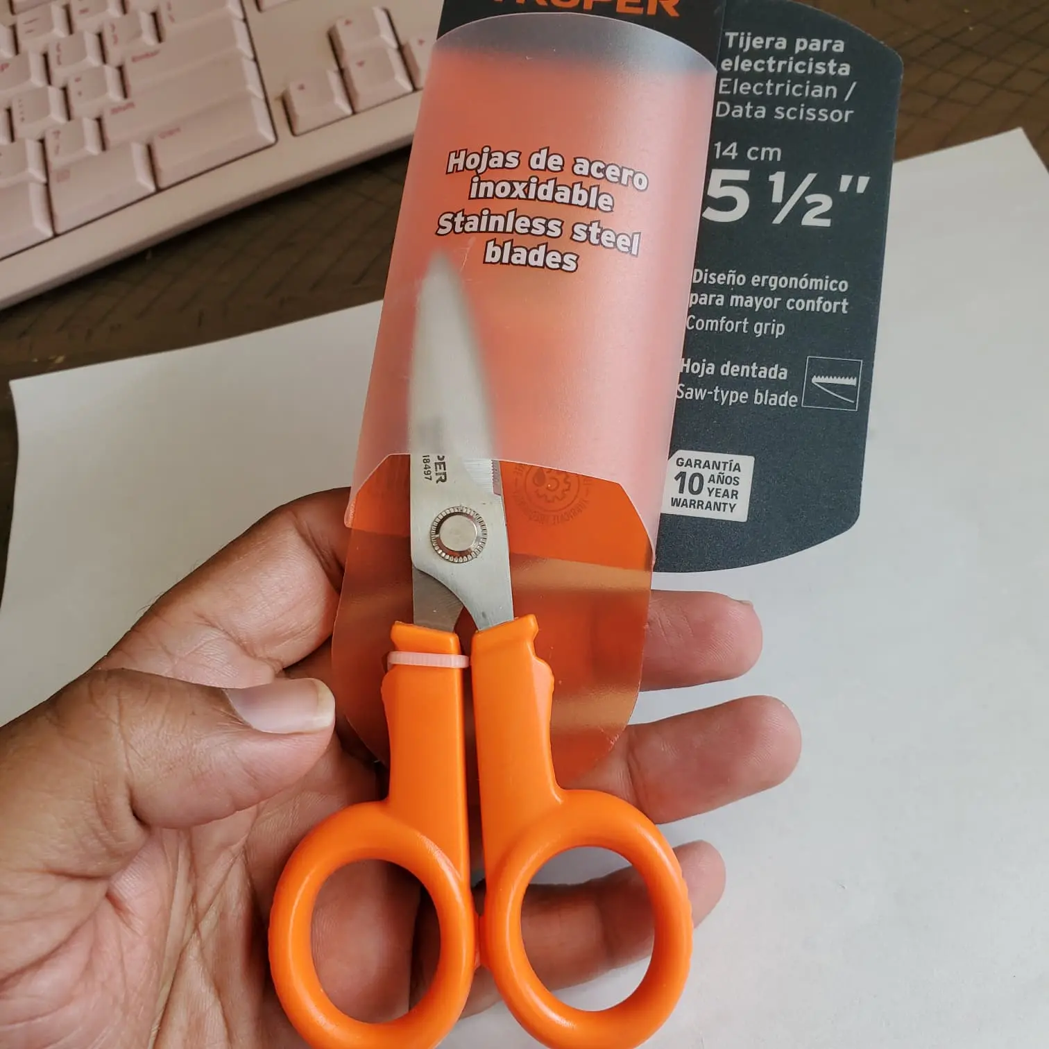 Truper Stainless Steel Dubbing Scissors 5 1/2” Gamefowl Tijeras para Gallos Durable & Precision Tool for Gamefowl Care