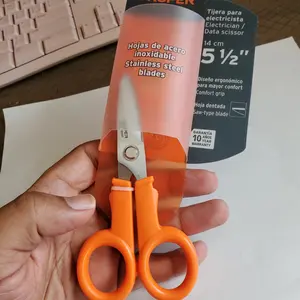 Truper Stainless Steel Dubbing Scissors 5 1/2” Gamefowl Tijeras para Gallos Durable & Precision Tool for Gamefowl Care