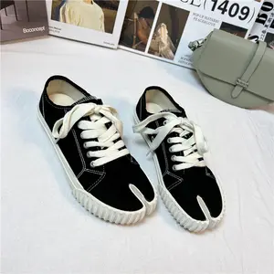 Black women's shoes split-toe shoes biscuit shoes spring and autumn 2025 new laces flat shoes casual shoes canvas shoes pig's trotters travel shoes walking shoes multi-functional shoes white shoes