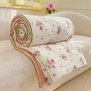 Pink Floral Summer Light Quilt: A soft, skin-friendly air-conditioning quilt and summer cooling blanket, perfect for use in summer bedrooms, offices, on beds, in living rooms, and for home relaxation, Soft Lightweight Quilts, Floral Print Quilt