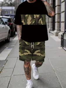 Men's casual short-sleeve set for spring and summer, trendy fashion short-sleeve set with camouflage patchwork, color block and printing, trendy vacation style outfit, breathable sports and casual style, a perfect holiday gift for men