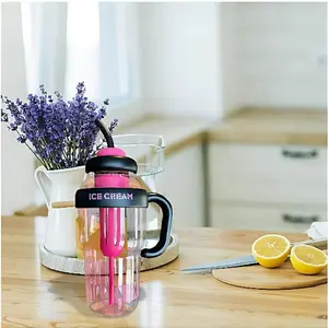 A large capacity plastic ice cup with a straw, available in 3 colors, the tea separator can be removed, suitable for home, office, fitness, outdoor and other places.