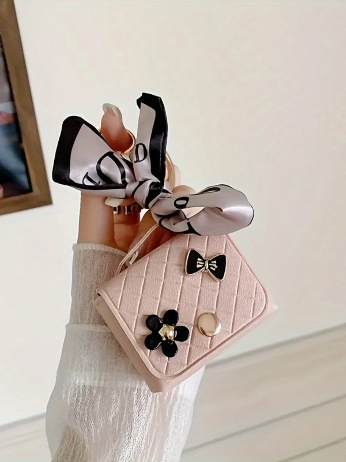 1 Pcs Scarf Keychain Bluetooth-compatible Earphone Bag, Mini Leather Wallet and Charm, Coin Purse, Organizer, Key Ring, Card Holder, Women's Accessory, Keychain Wristlet Wallet