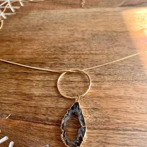 Gold Plated Geode Pendant, Silver Plated Geode Pendant,Sliced Geode Necklace Natural Gemstone Pendant, Gold Geode Necklace, Silver Geode Necklace Daily