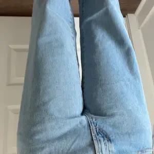 Pacsun Women's Zoe Low Rise Girlfriend Jeans Light Blue Wash