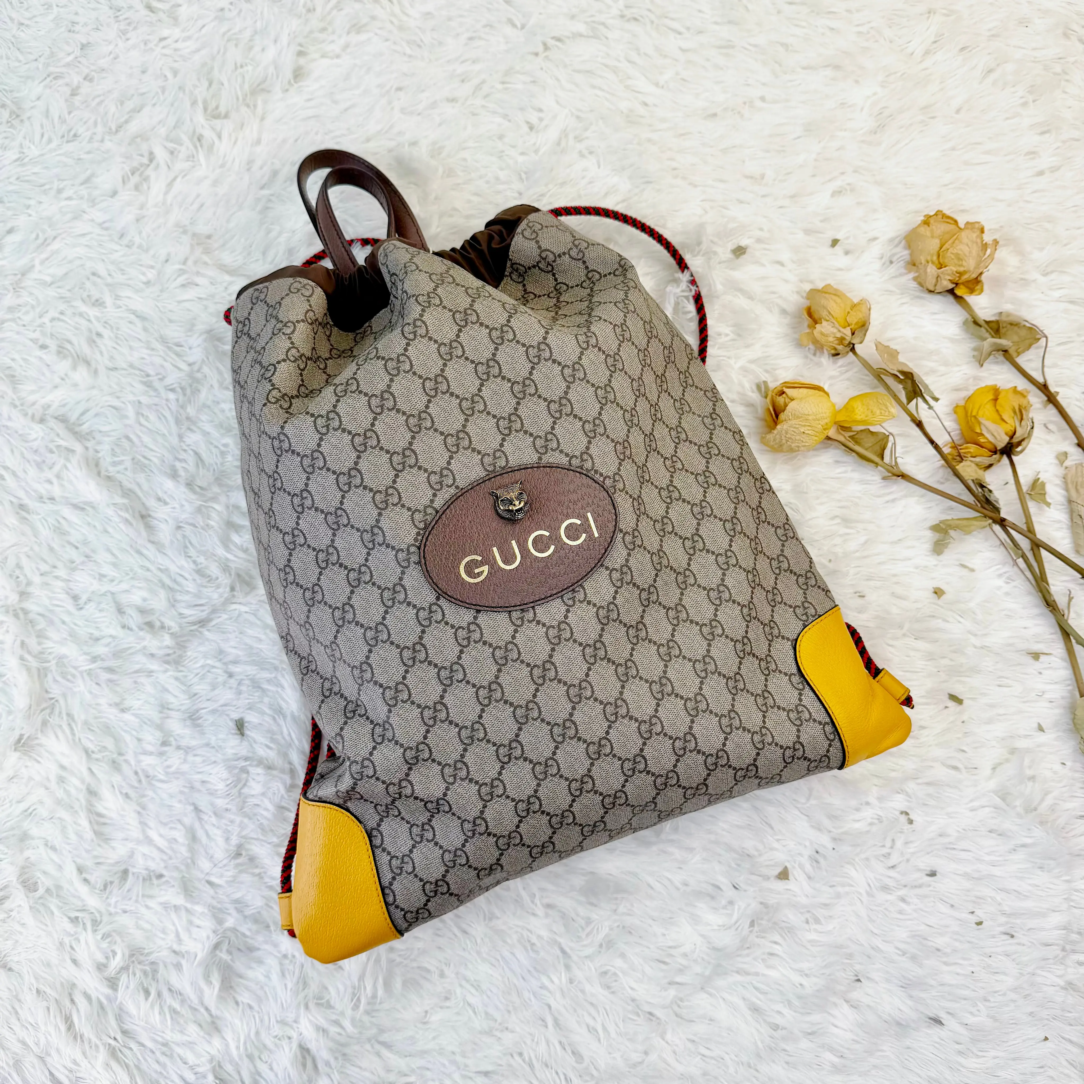 Pre-owned GUCCI 546 GG Supreme Drawstring Backpack with Tiger Head Patch