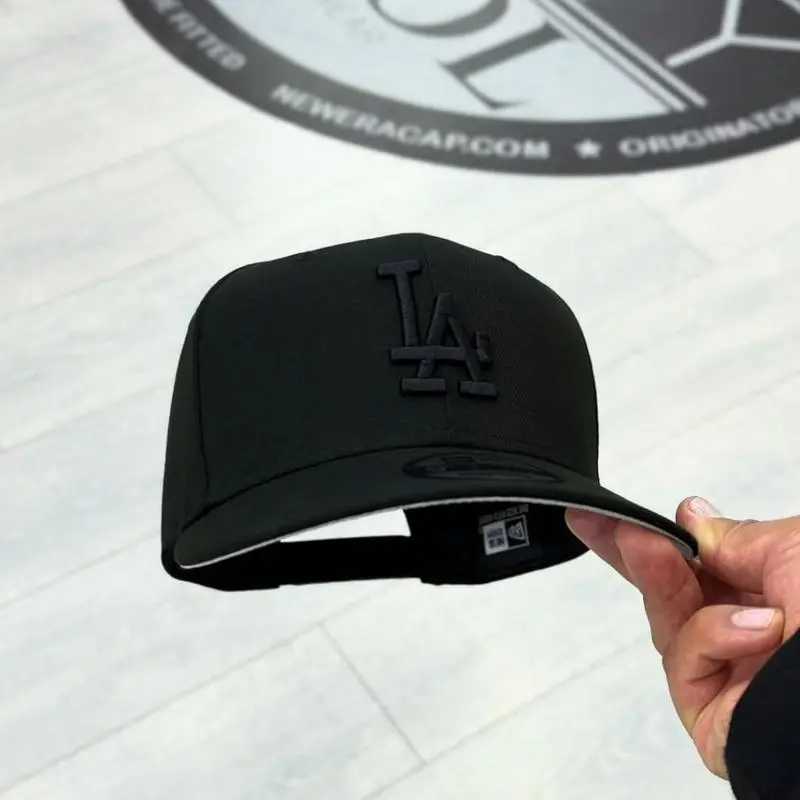 New Era MLB 59FIFTY Yankees Dodgers Snapback Baseball Cap, Red Black Design with Patch, Perfect for Urban Streetwear Looks 2025