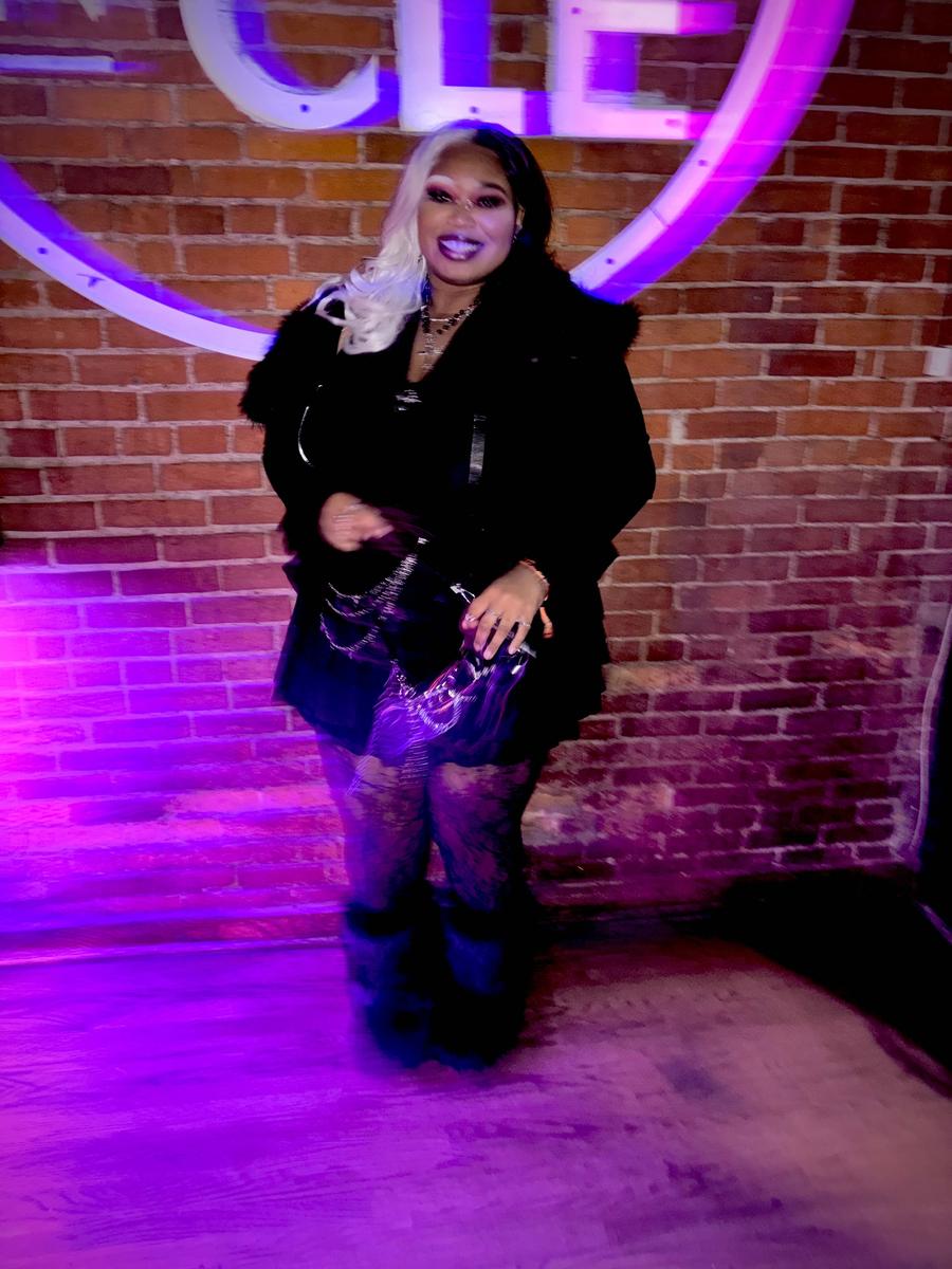 Item: HALFBLACKBLONDE