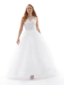 Princess Ball Gown Wedding Dress Classic Bridal Gown Fairytale Wedding Dress with Full Tulle Skirt & Elegant Crew Neckline for Church & Ballroom Weddings