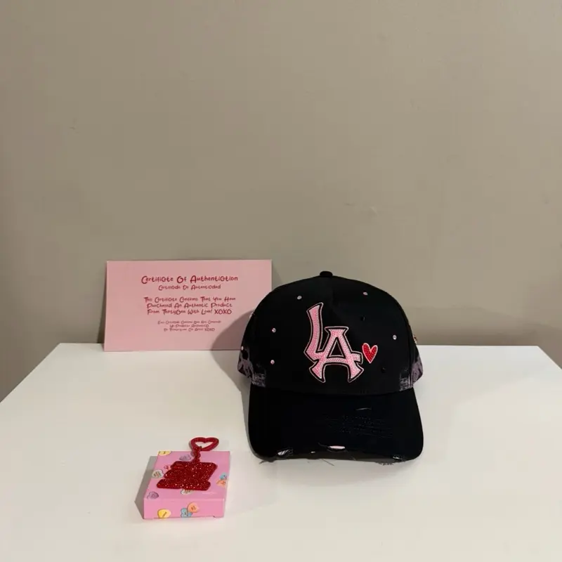 31 Hats XOXO (con llavero y certificado)