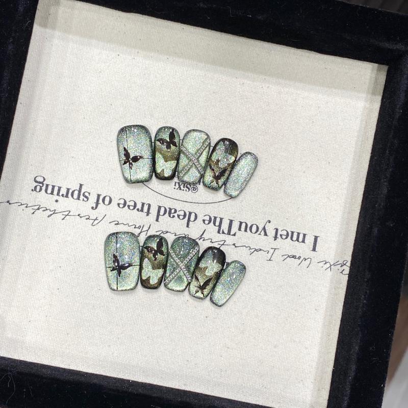 Black Press on Nails Short Square Fake Nails with Cat Eye Designs Glitter Full Cover Nails Press ons Change Color Acrylic Nails Reusable Stick on Nails for Women 10 Pcs 01